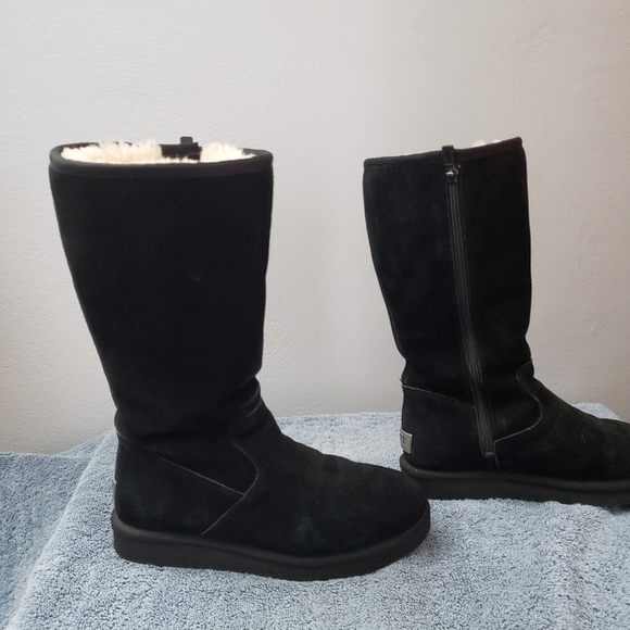 Uggs - Picture 3 of 3